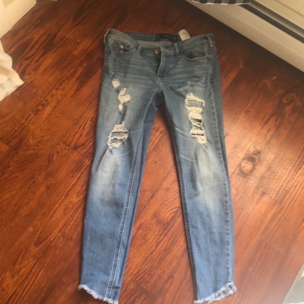 Hollister size 5/27 distressed skinny